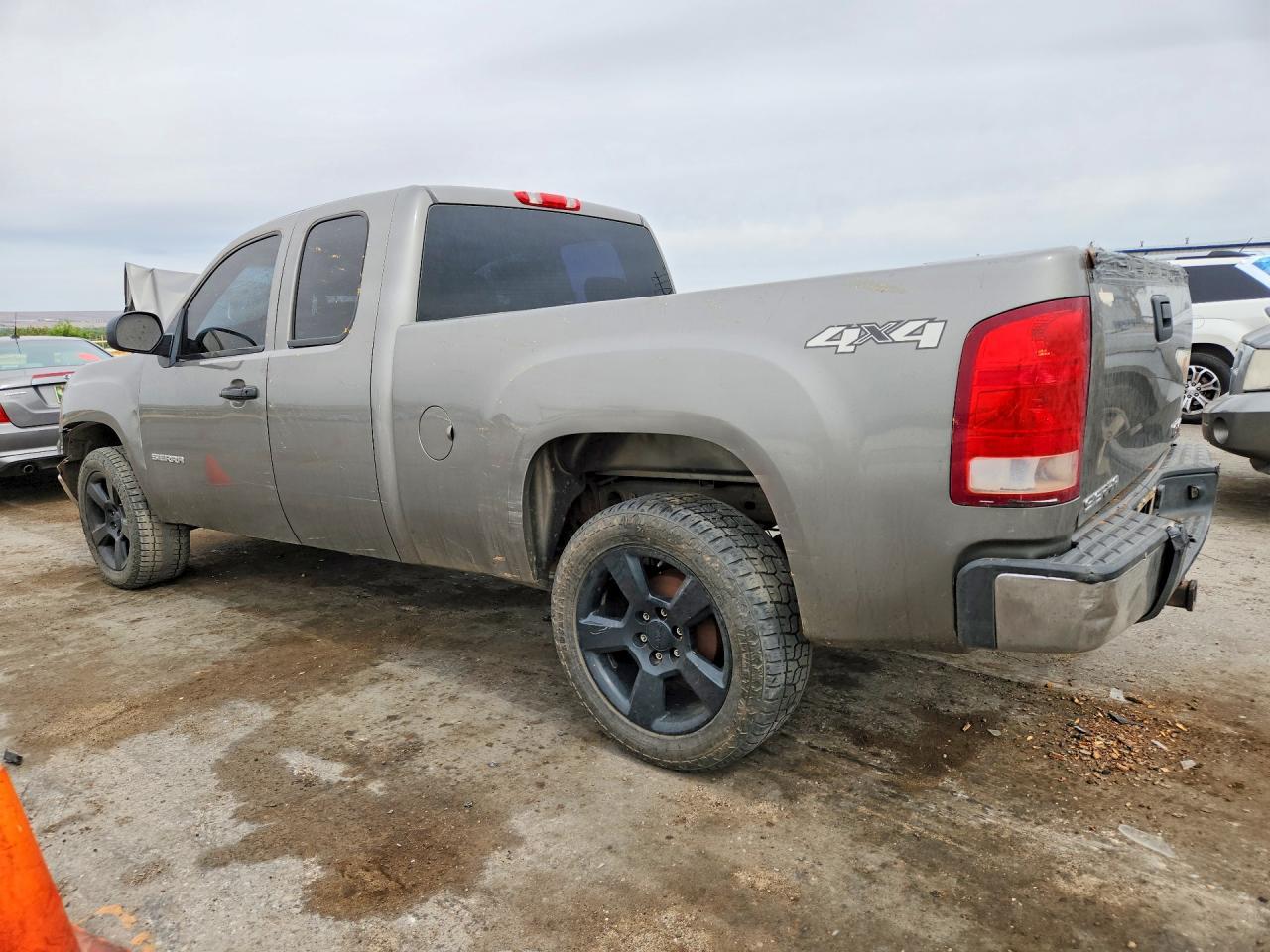 2012 GMC Sierra K1500 - Image 2