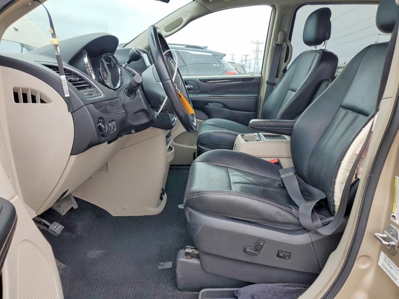 2014 Chrysler Town & Country Touring - Image 7