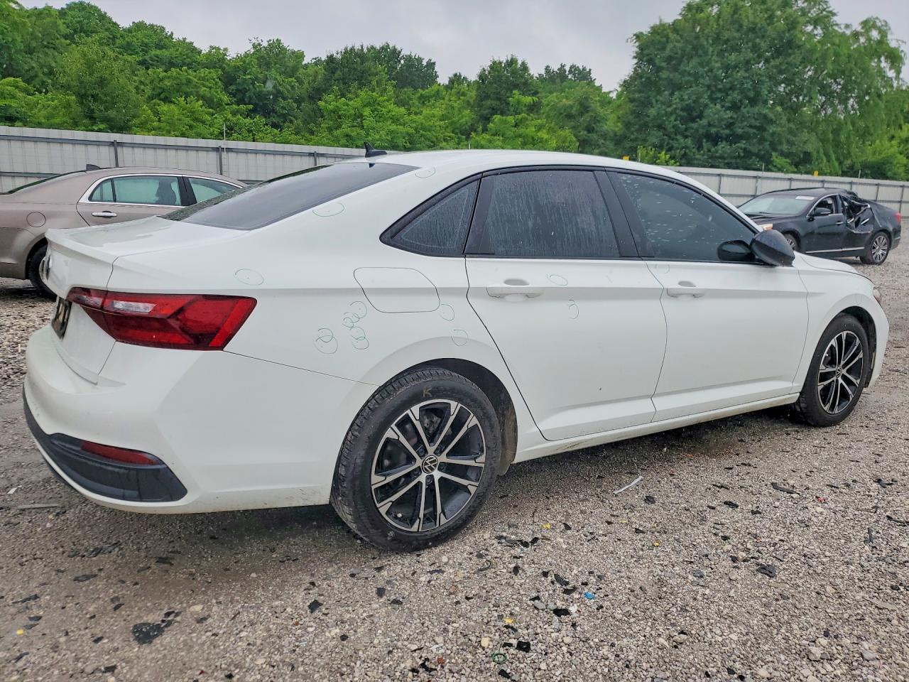 2022 Volkswagen Jetta Sport - Фото 3