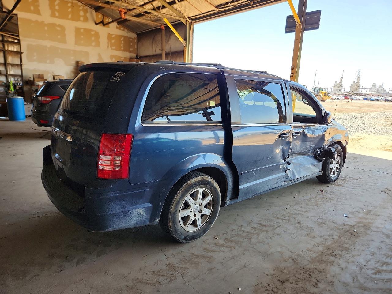 2008 Chrysler Town & Country Touring - Image 3