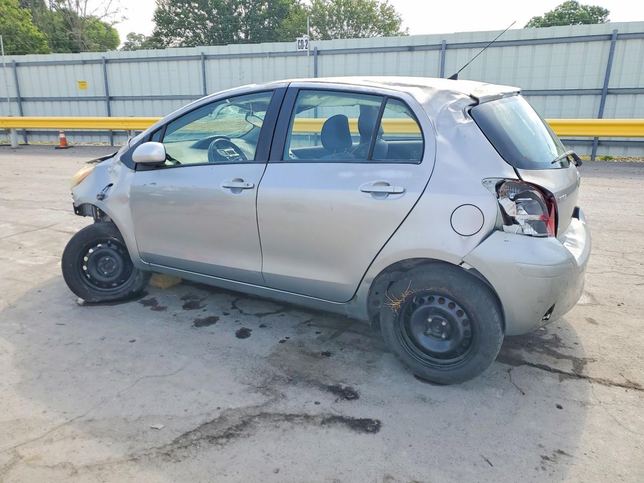 2010 Toyota Yaris Base - Фото 2