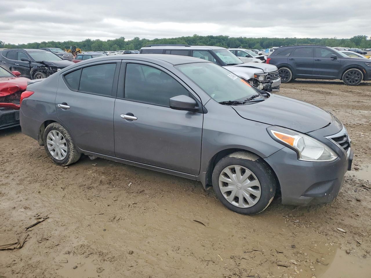 2018 Nissan Versa - Фото 4
