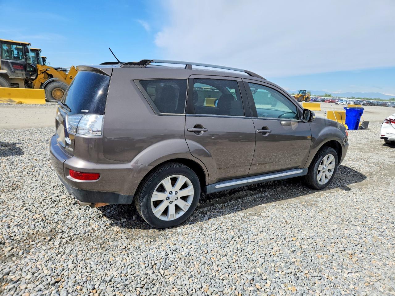 2012 Mitsubishi Outlander - Image 3