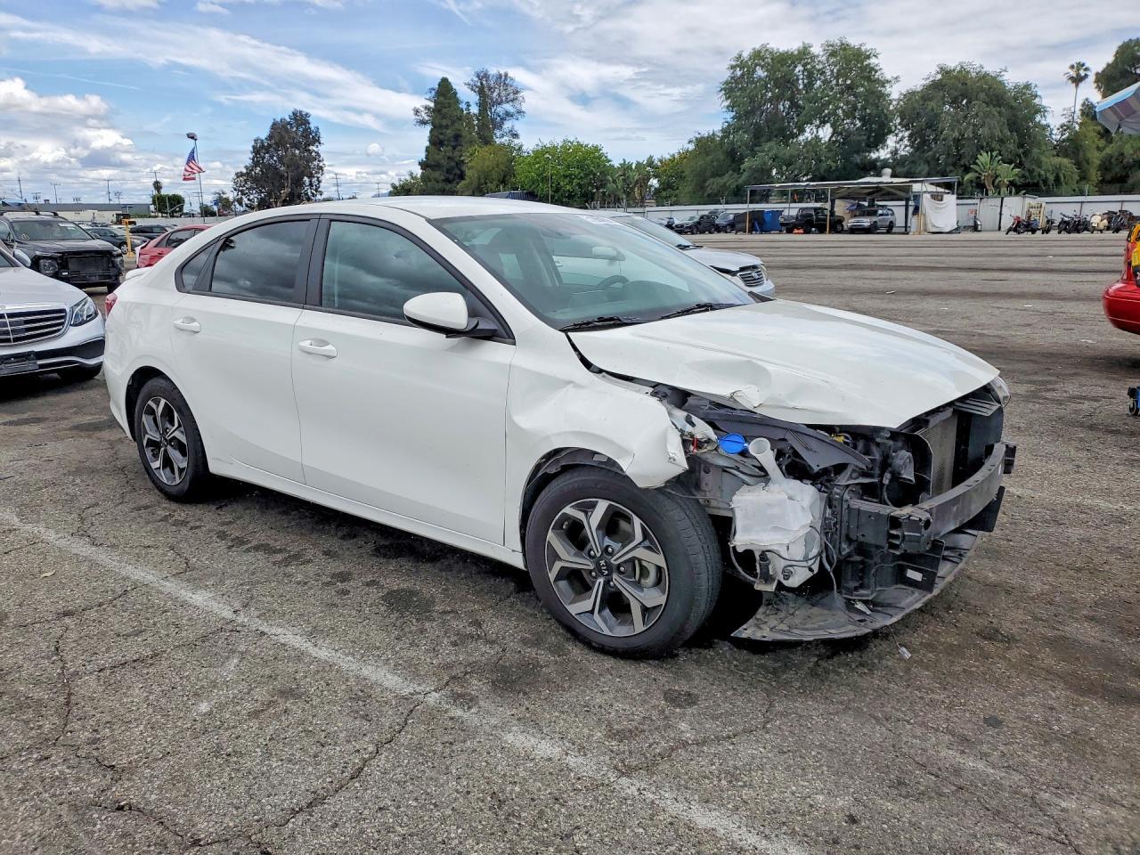 2021 Kia Forte Lxs - Image 4