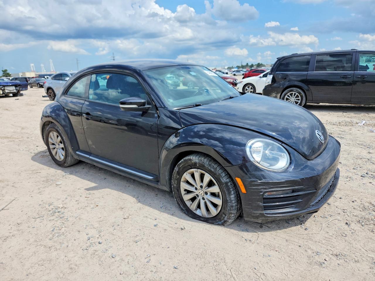 2019 Volkswagen Beetle S - Image 4