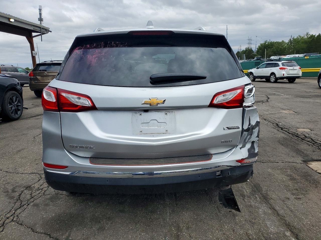 2018 Chevrolet Equinox Premier - Image 6
