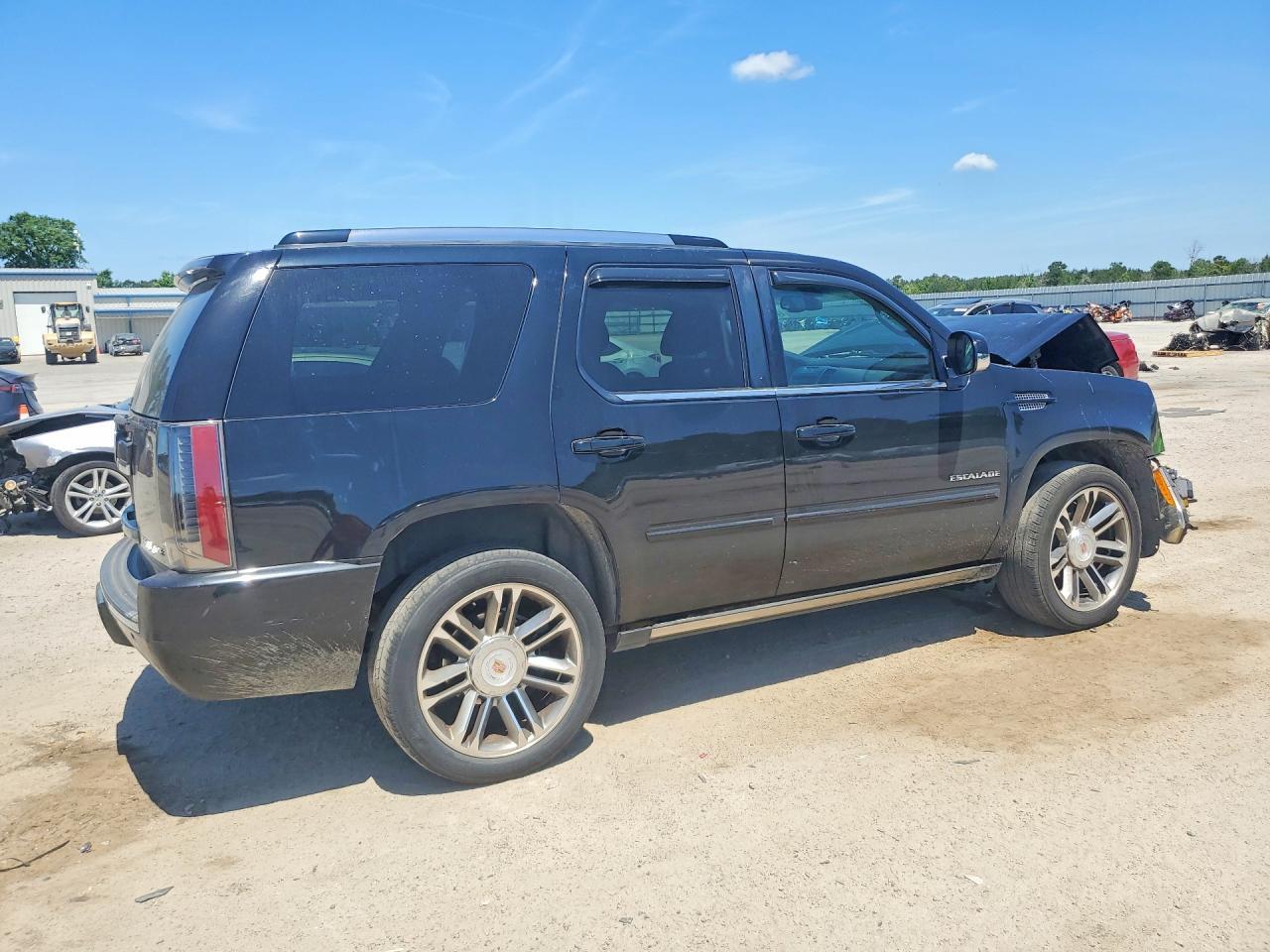 2013 Cadillac Escalade Premium - Image 3