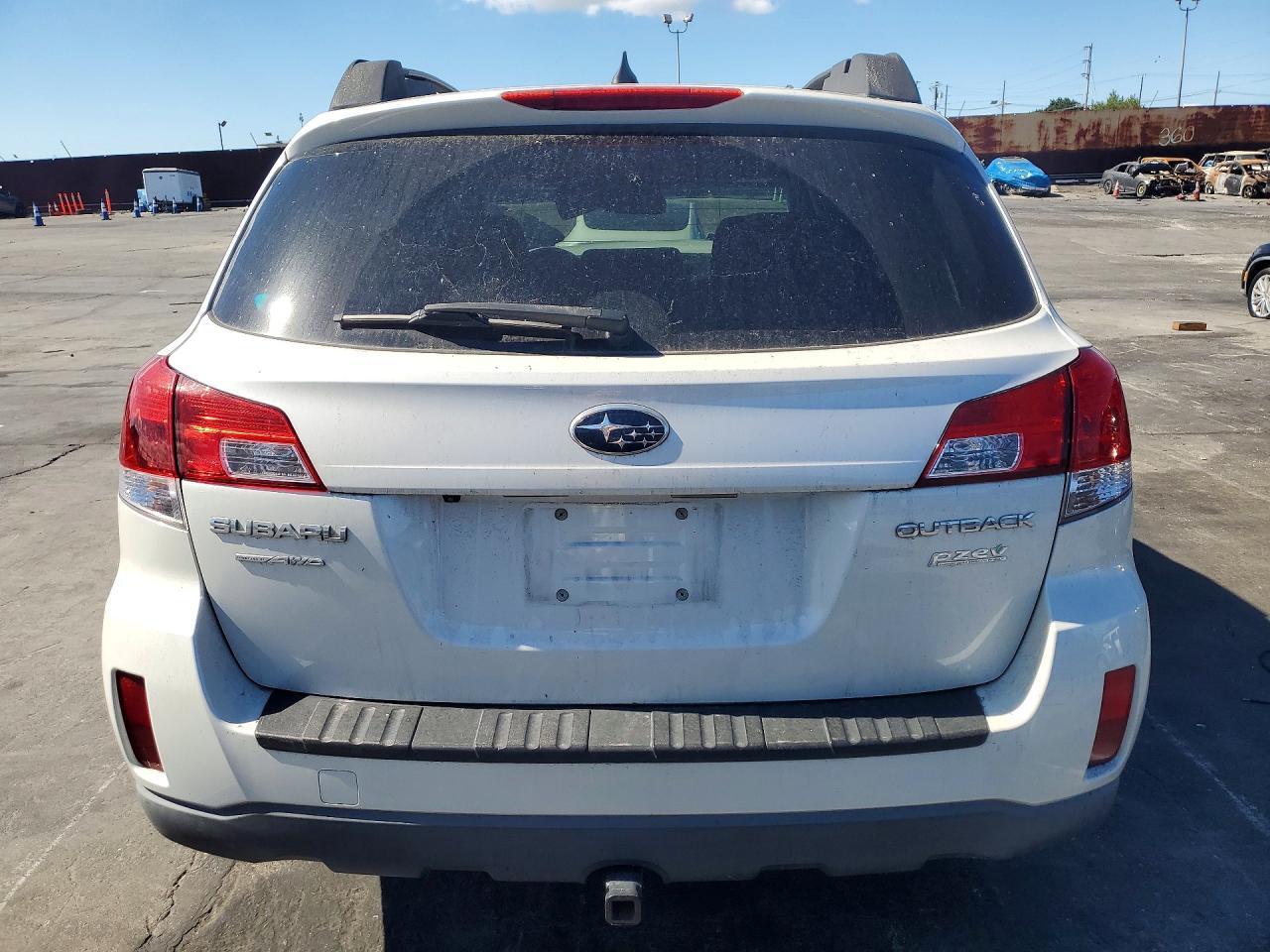2013 Subaru Outback 2.5I Limited - Image 6