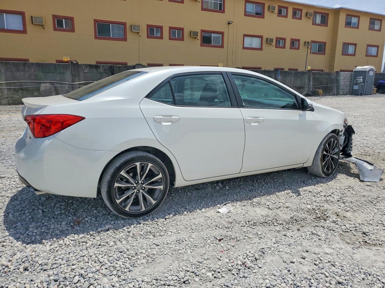 2018 Toyota Corolla Se - Image 3