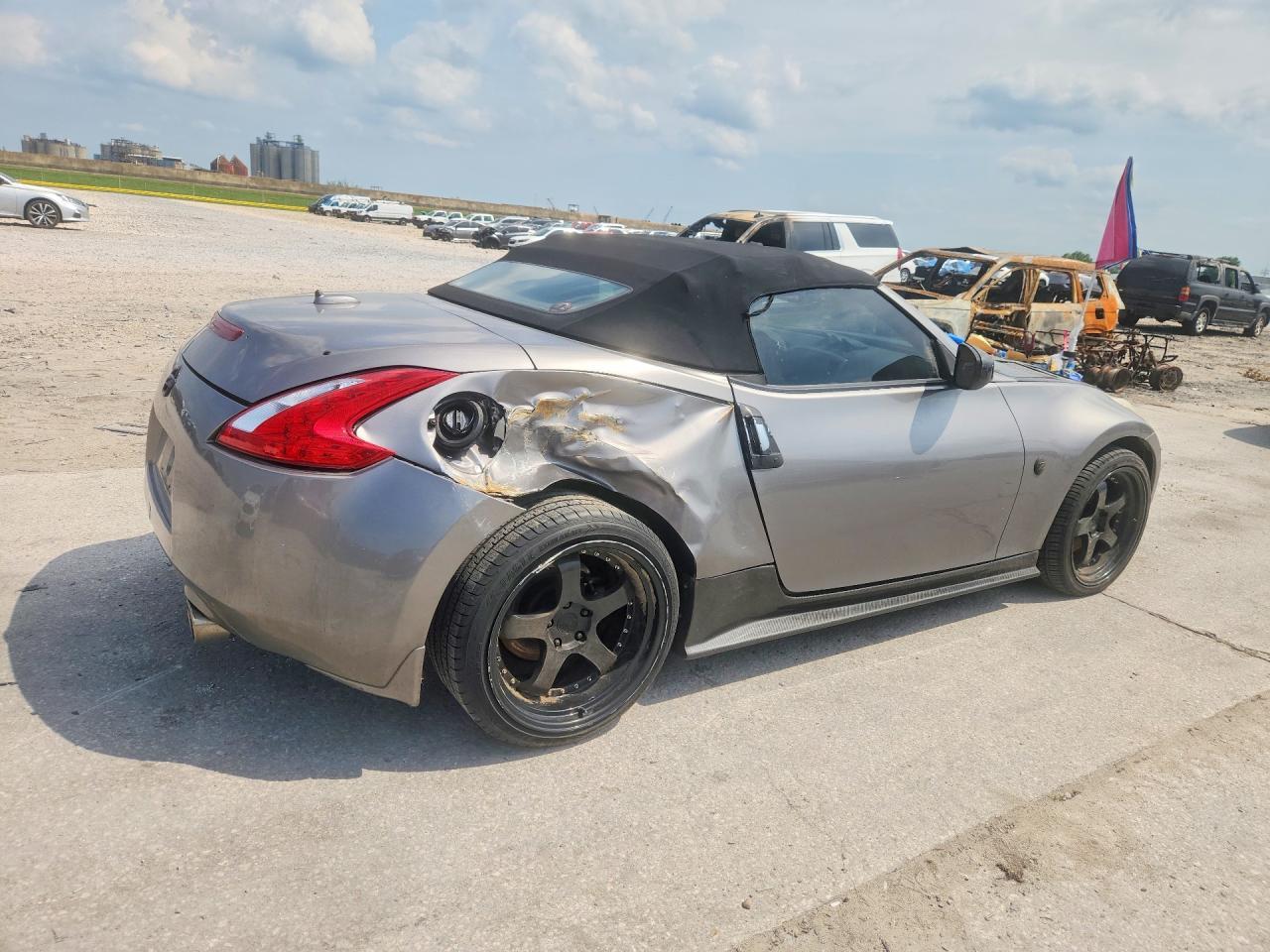 2010 Nissan 370Z Roadster - Фото 3