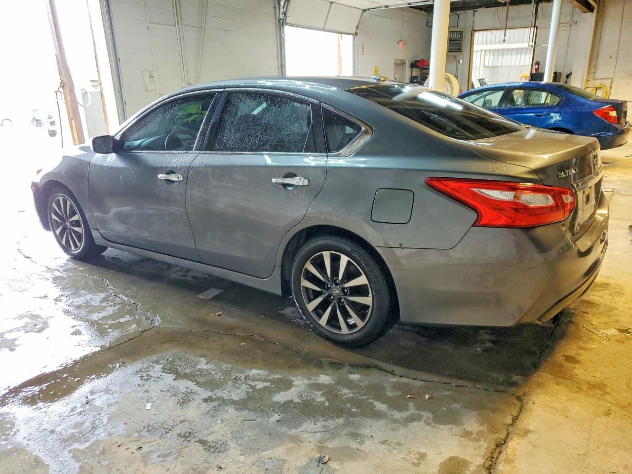 2017 Nissan Altima 2.5 Sv - Image 2