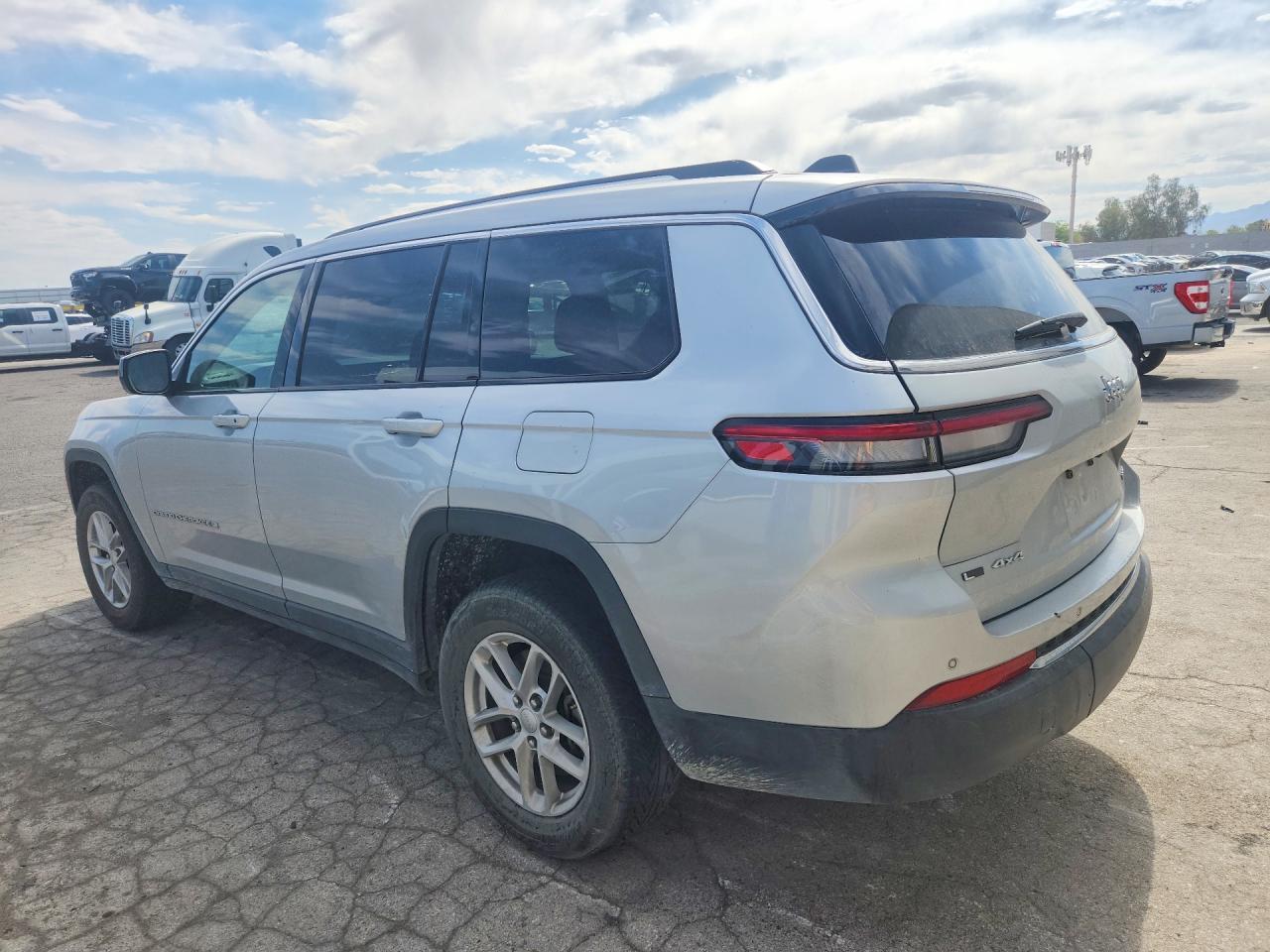 2023 Jeep Grand Cherokee - Image 2