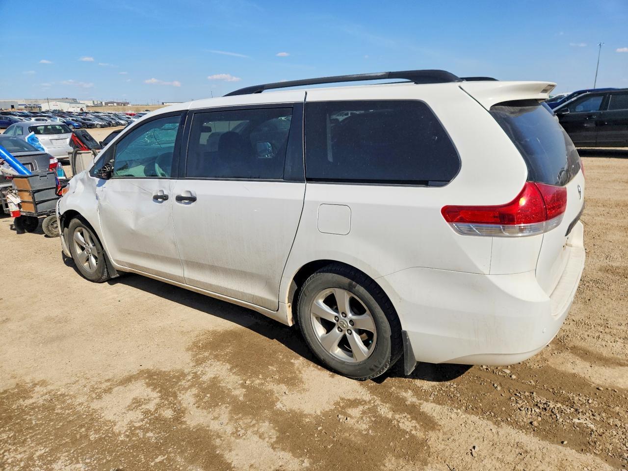 2013 Toyota Sienna L 7-Passenger - Фото 2