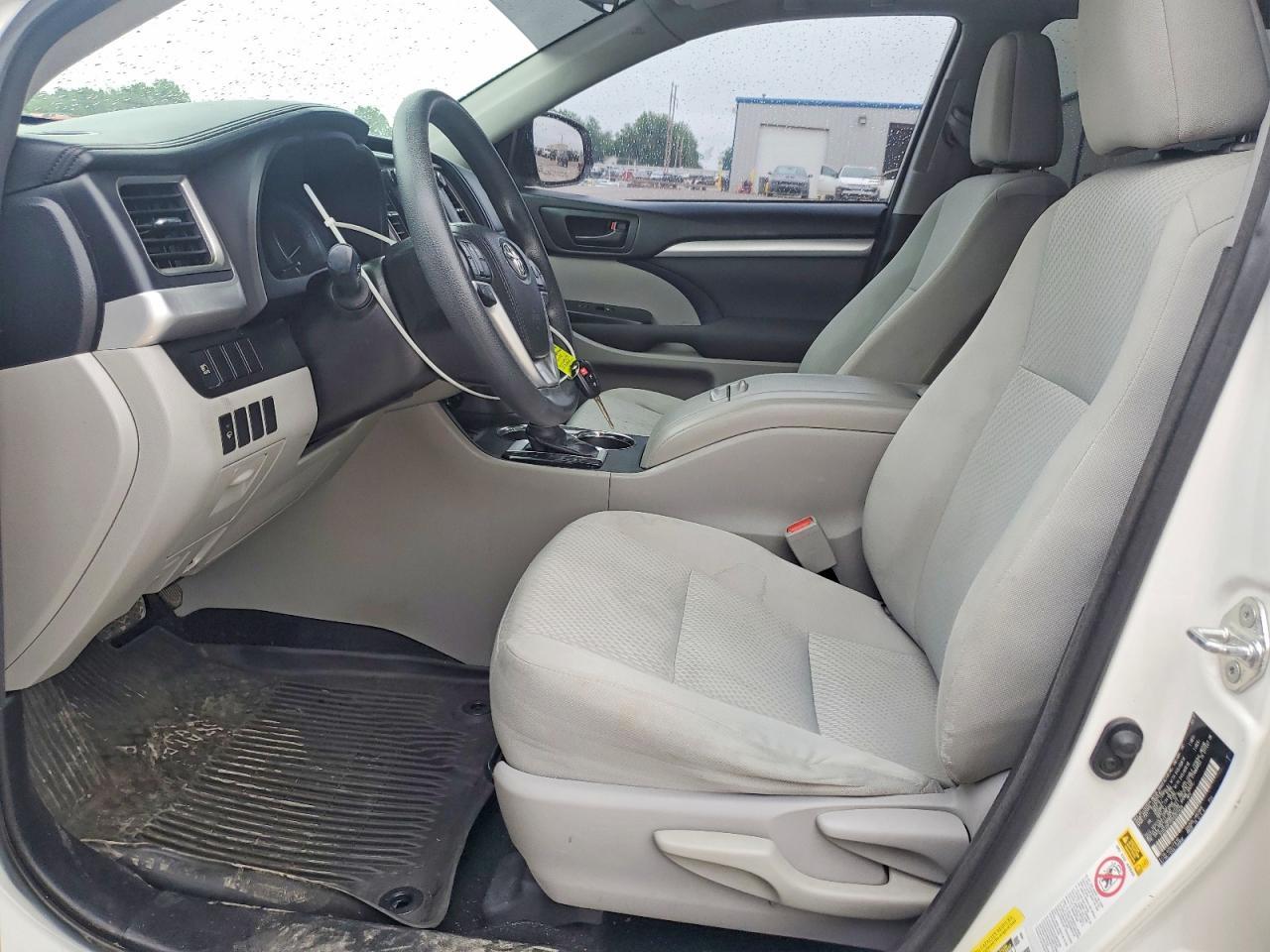 2017 Toyota Highlander Le - Image 7