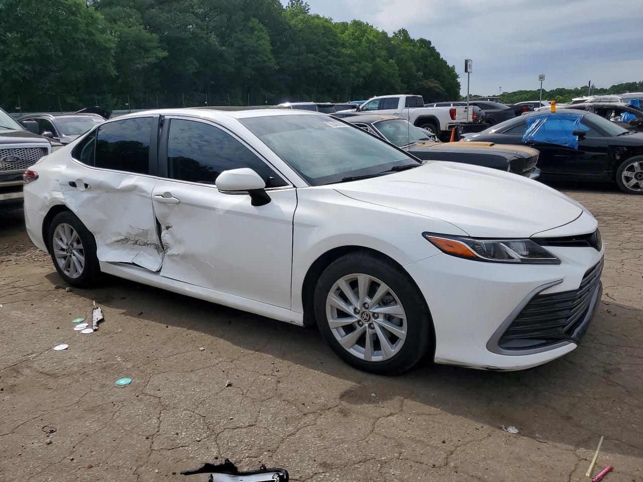 2022 Toyota Camry Le - Фото 4