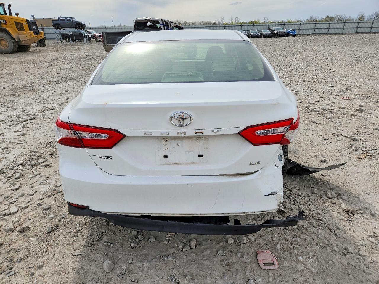 2018 Toyota Camry Le - Фото 6