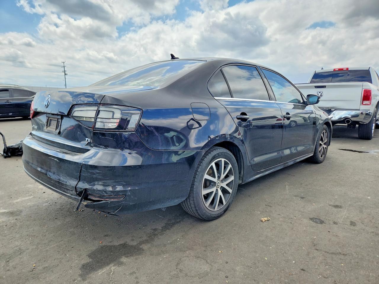 2017 Volkswagen Jetta Se - Image 3