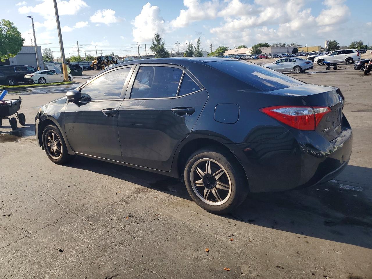 2015 Toyota Corolla Le - Фото 2