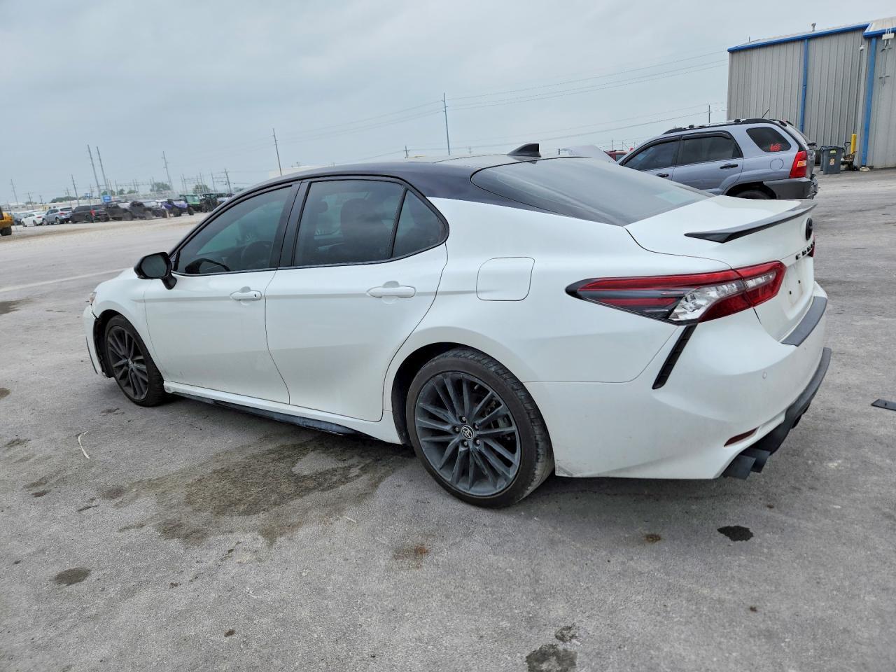 2021 Toyota Camry Xse V6 - Image 2