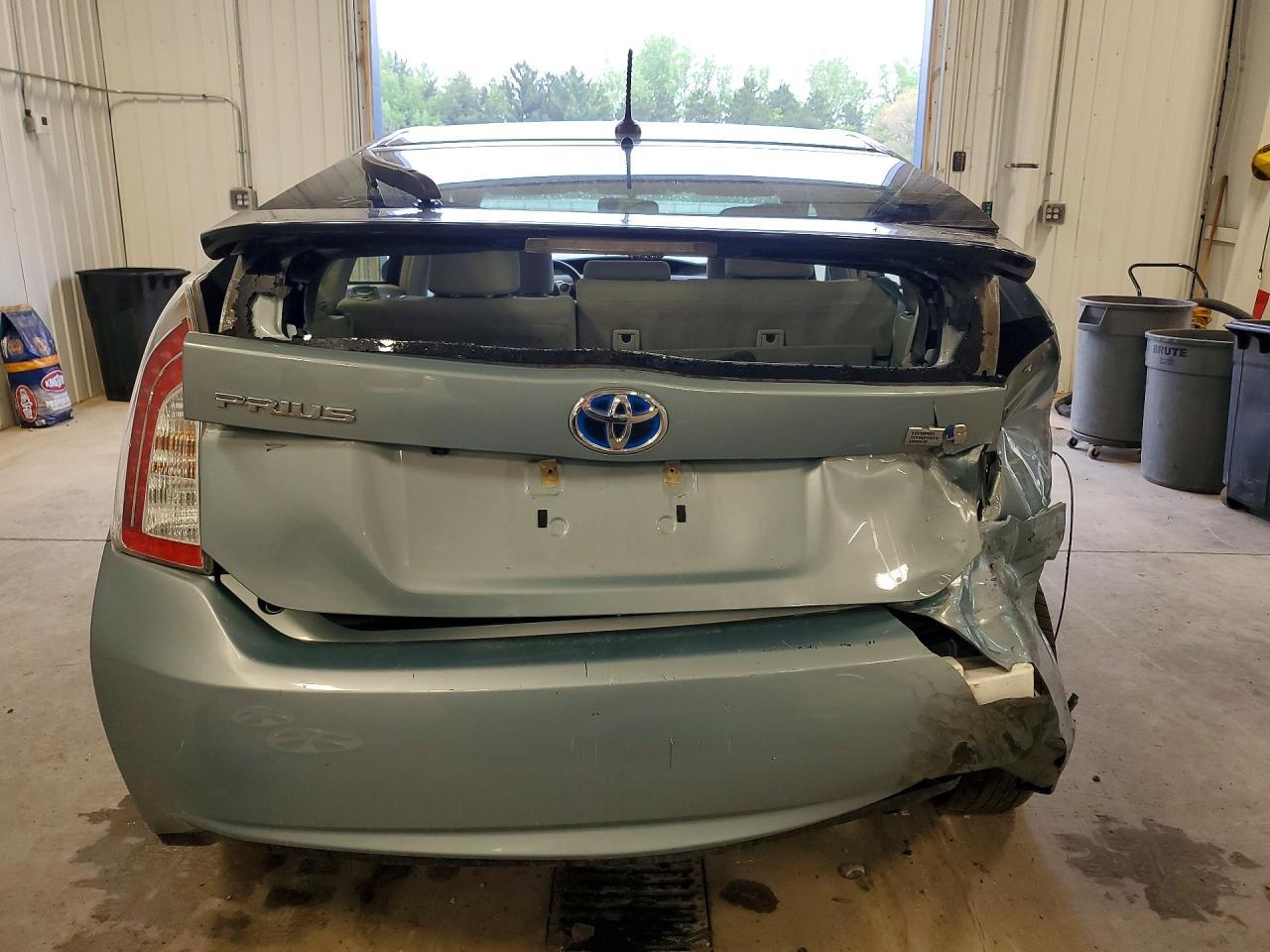 2014 Toyota Prius Three - Image 6