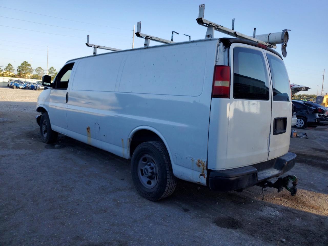 2005 GMC Savana G2500 - Фото 2