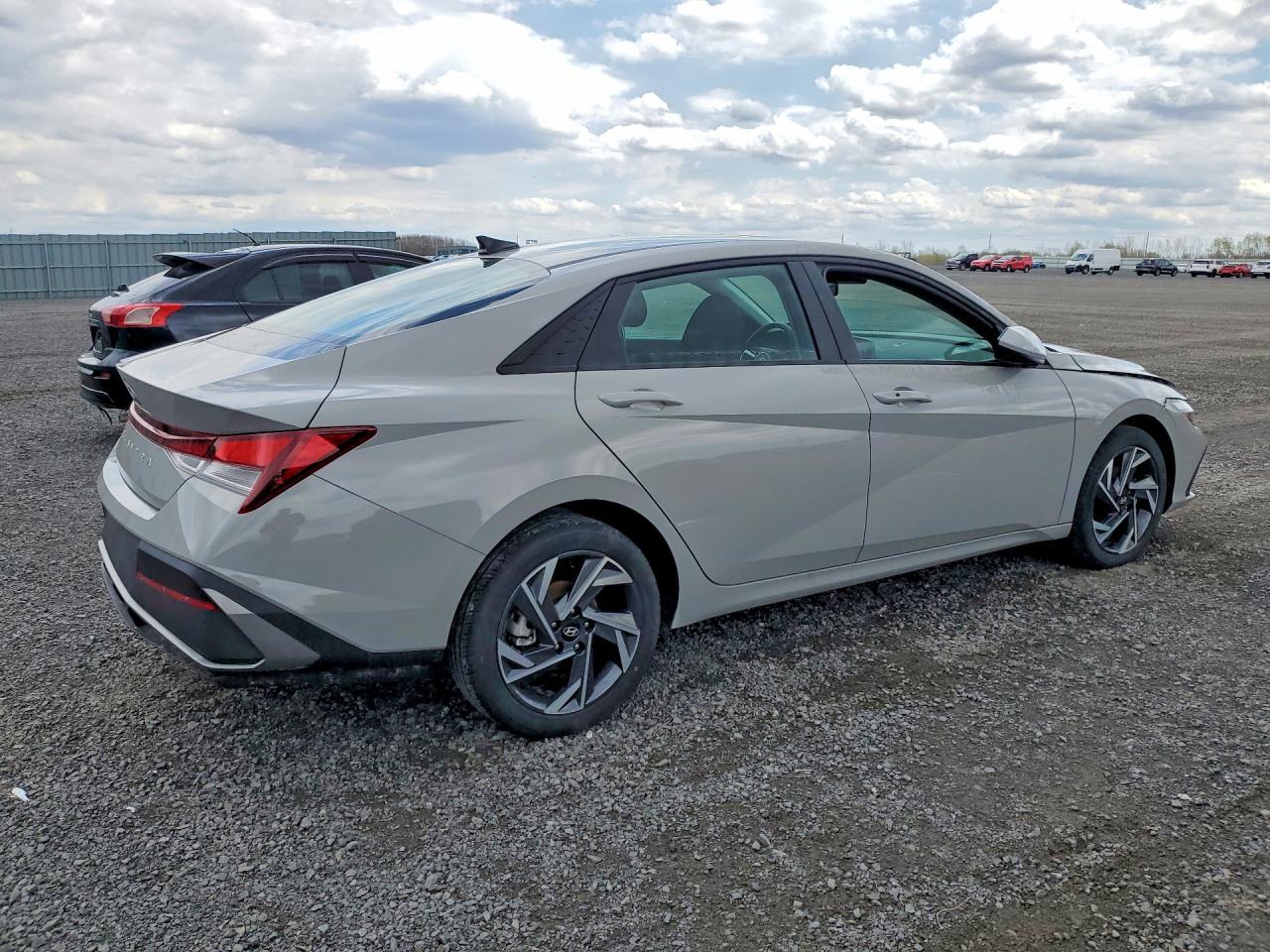 2025 Hyundai Elantra Sel Sport - Image 3