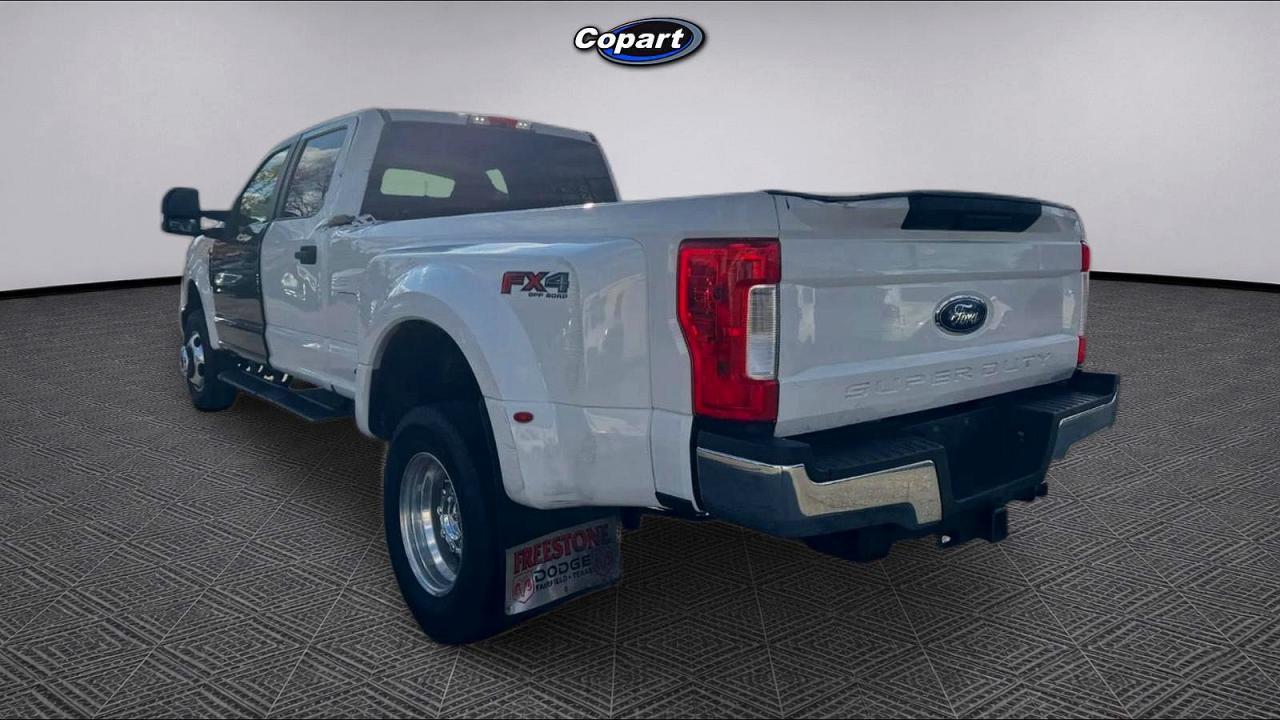2017 Ford F350 Super Duty - Фото 3