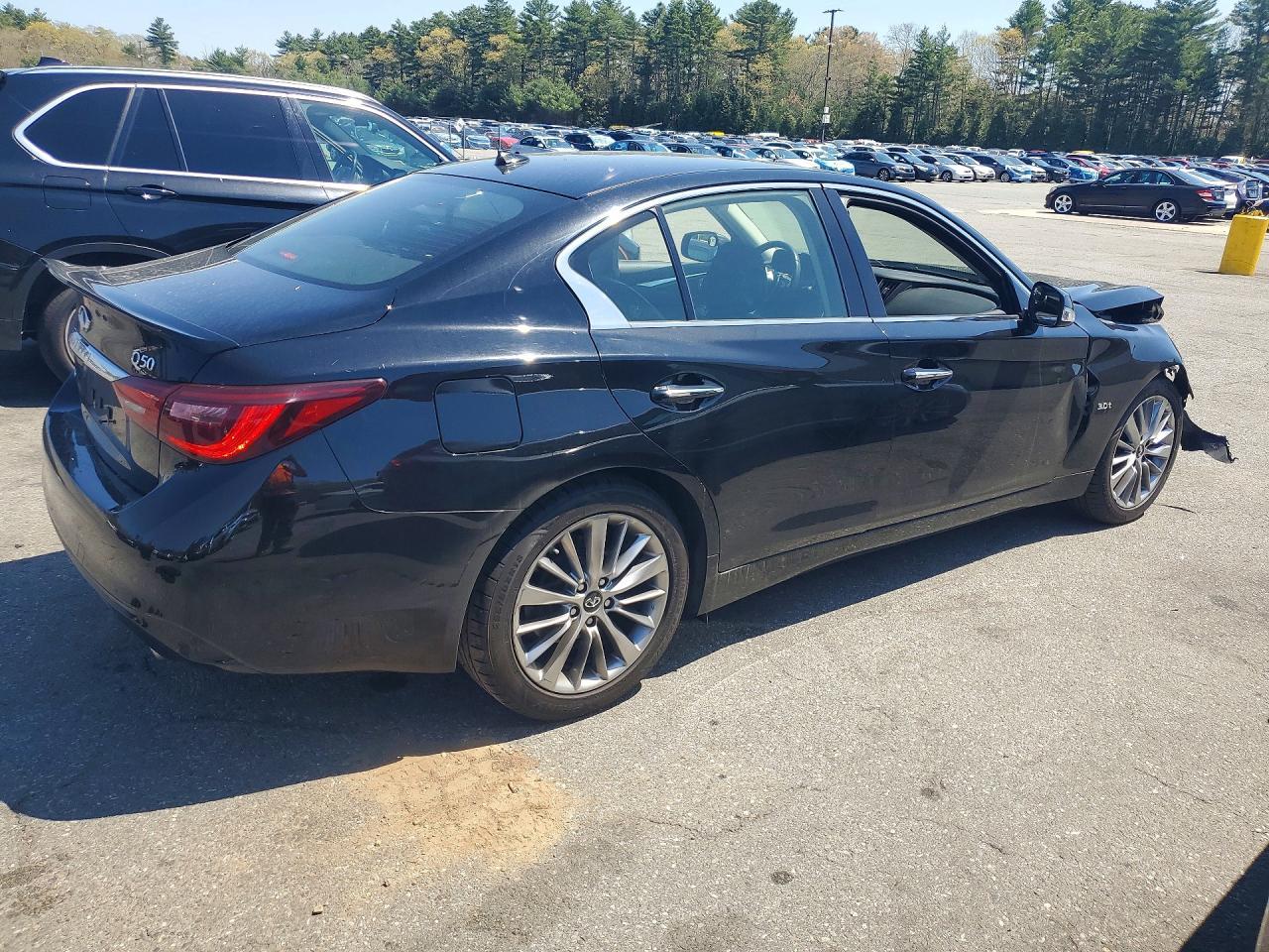 2019 Infiniti Q50 3.0T Luxe - Фото 3