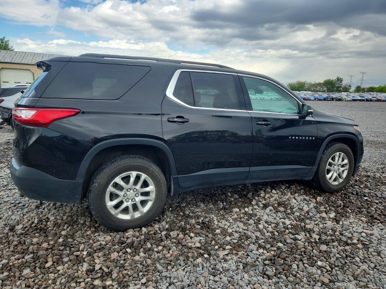 2021 Chevrolet Traverse Lt - Фото 3