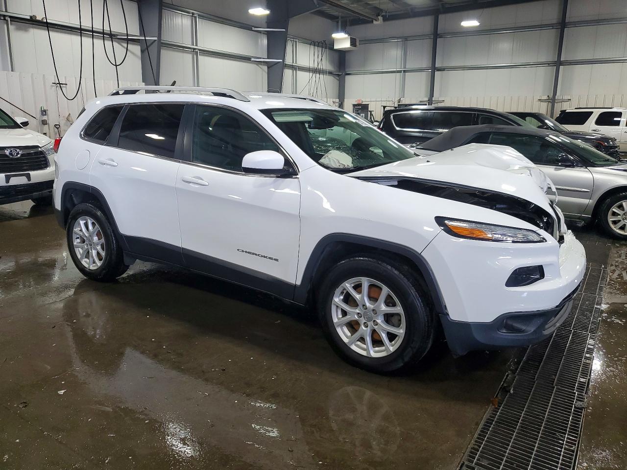 2016 Jeep Cherokee Latitude - Image 4