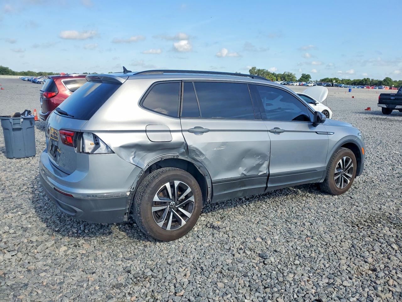 2022 Volkswagen Tiguan S - Фото 3