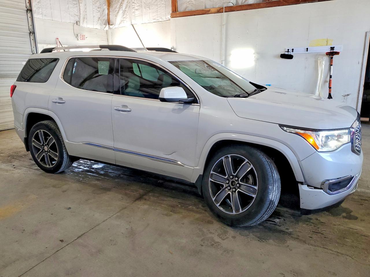 2017 GMC Acadia Denali - Фото 4