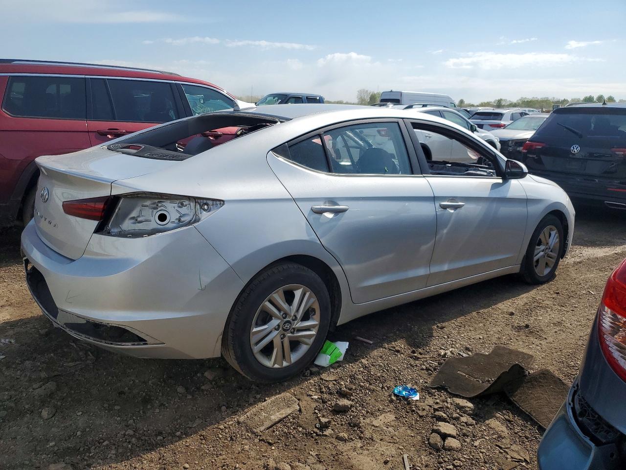 2019 Hyundai Elantra Sel - Image 3