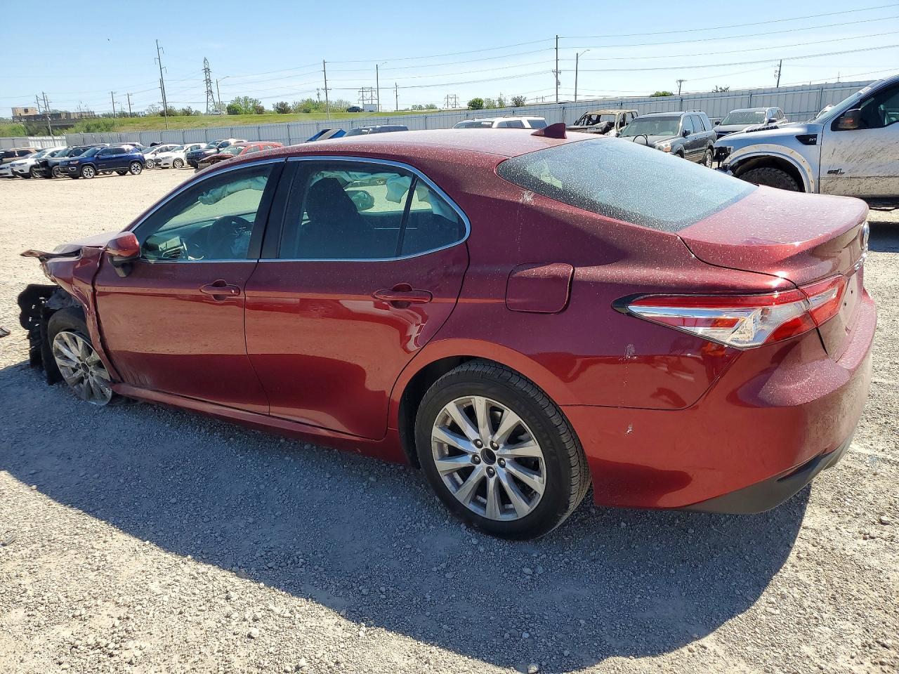 2019 Toyota Camry Le - Фото 2