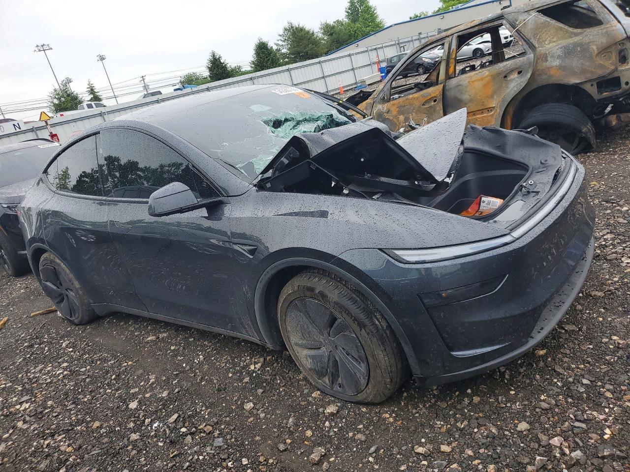 2026 Tesla Model Y - Фото 4