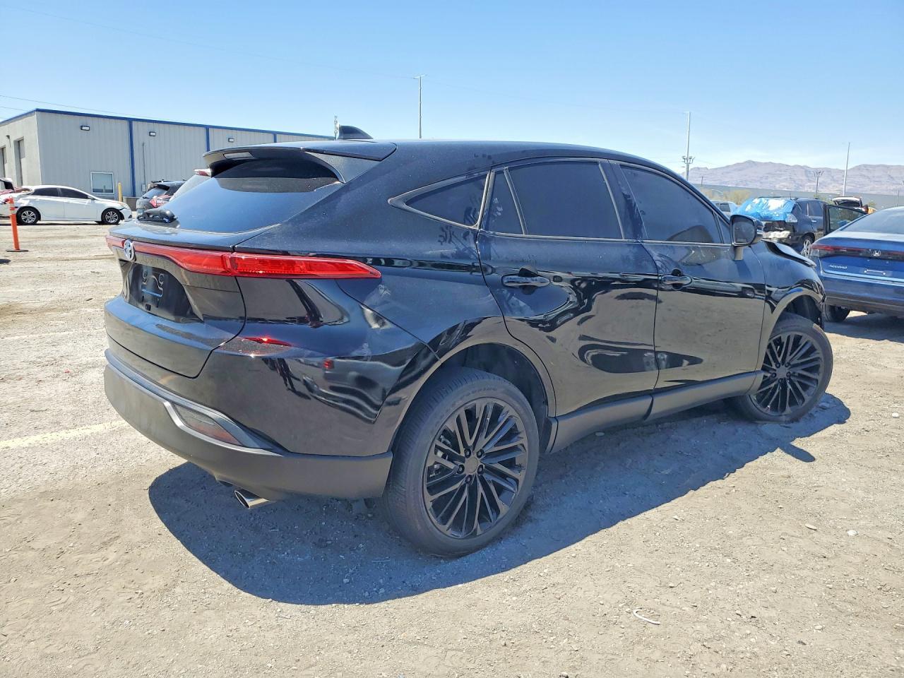 2021 Toyota Venza Le - Фото 3
