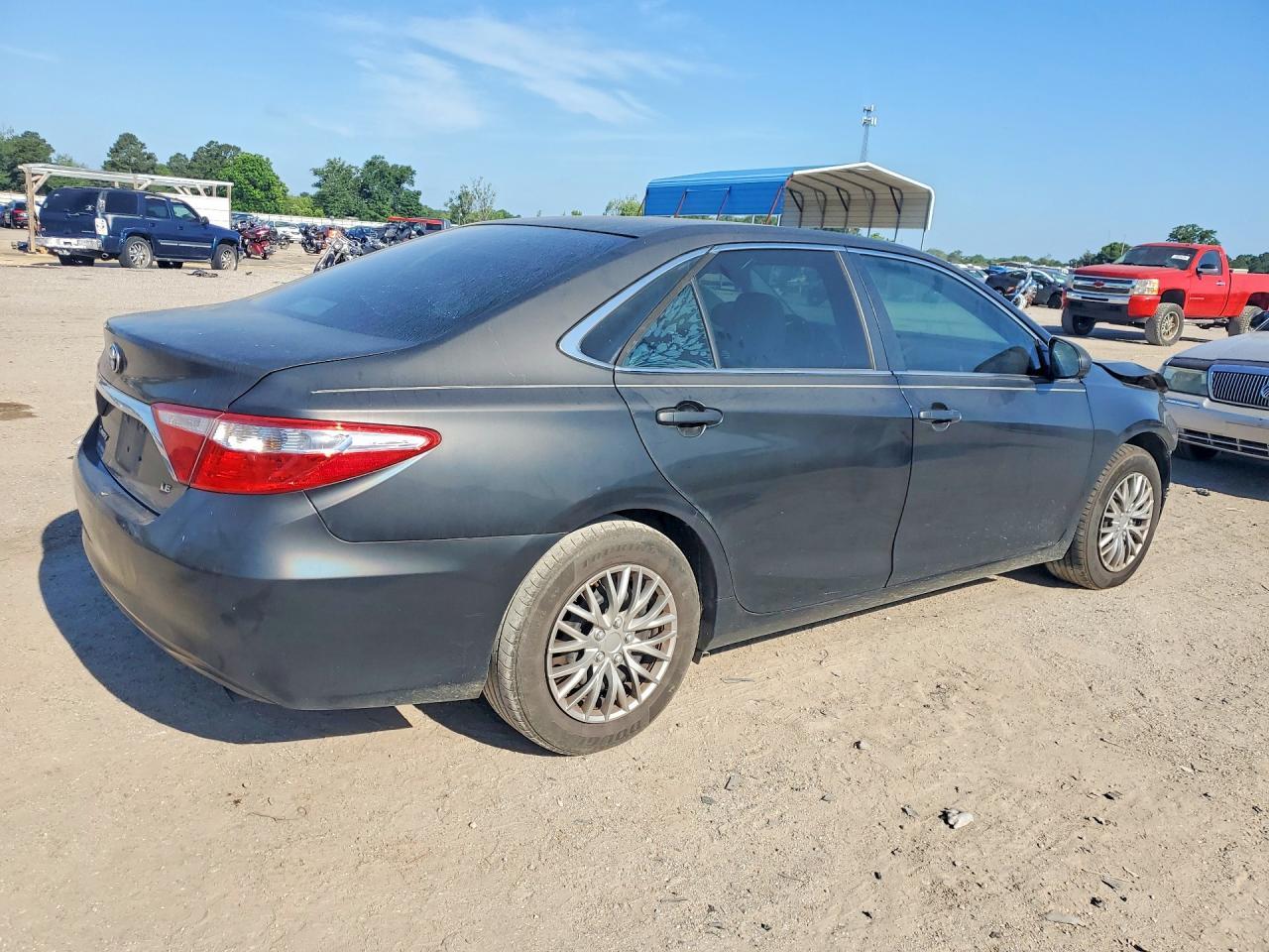 2015 Toyota Camry Le - Фото 3