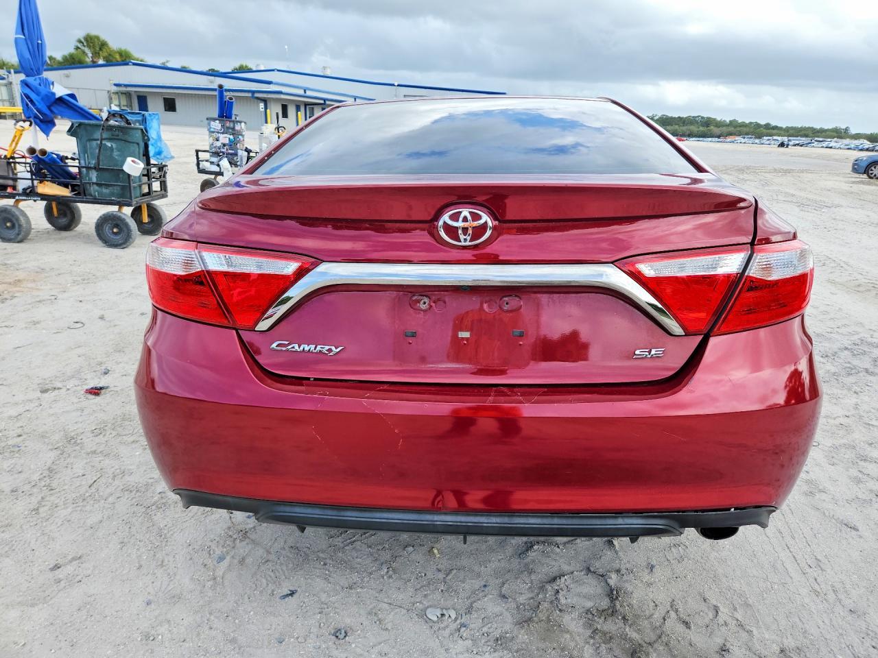 2017 Toyota Camry Se - Фото 6