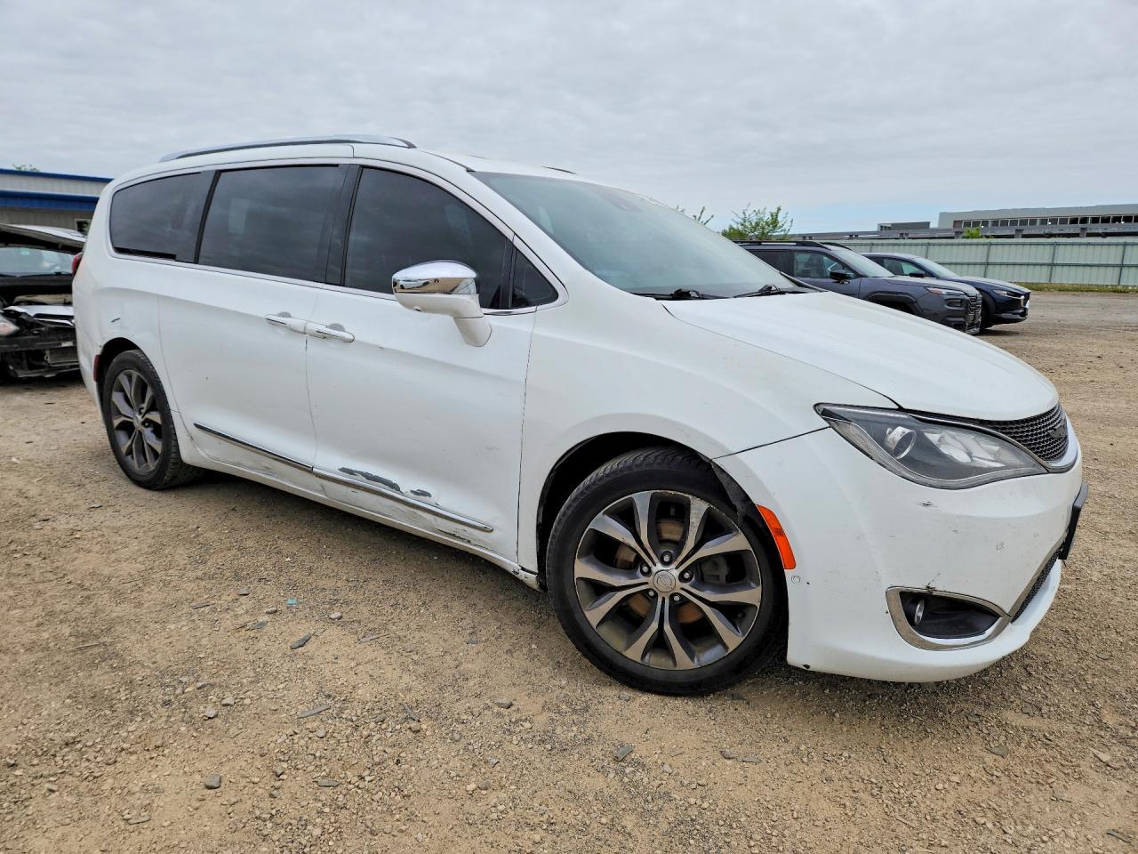 2017 Chrysler Pacifica Limited - Image 4