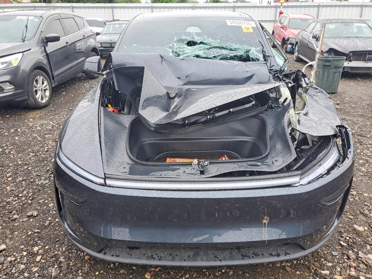 2026 Tesla Model Y - Фото 5
