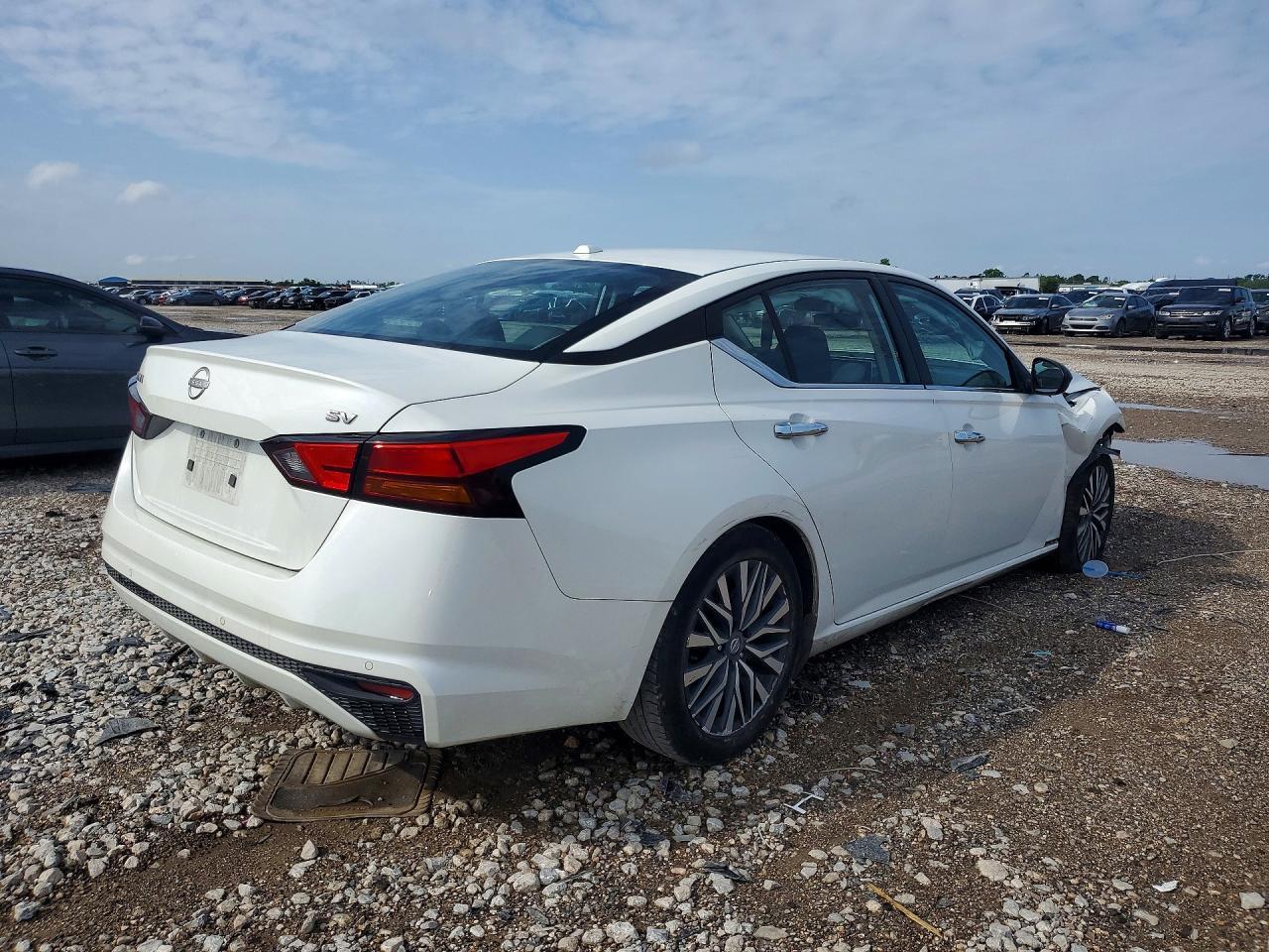 2024 Nissan Altima Sv - Image 3
