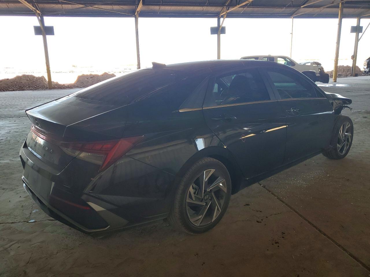 2024 Hyundai Elantra Sel - Image 3