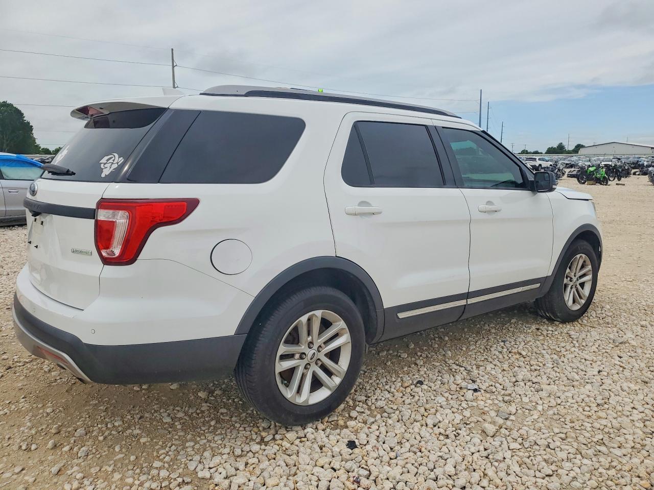 2017 Ford Explorer Xlt - Фото 2