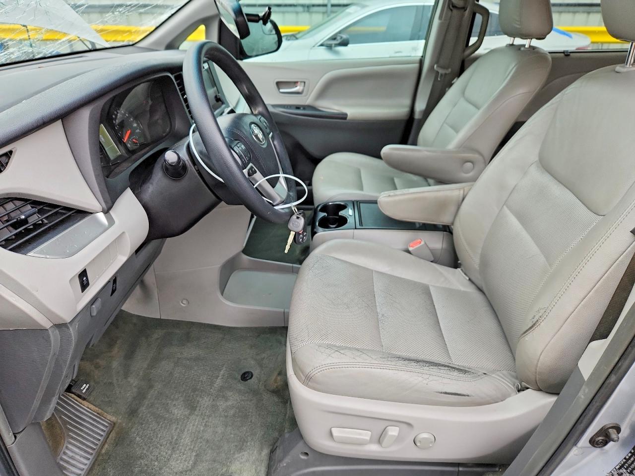 2015 Toyota Sienna Le - Фото 7