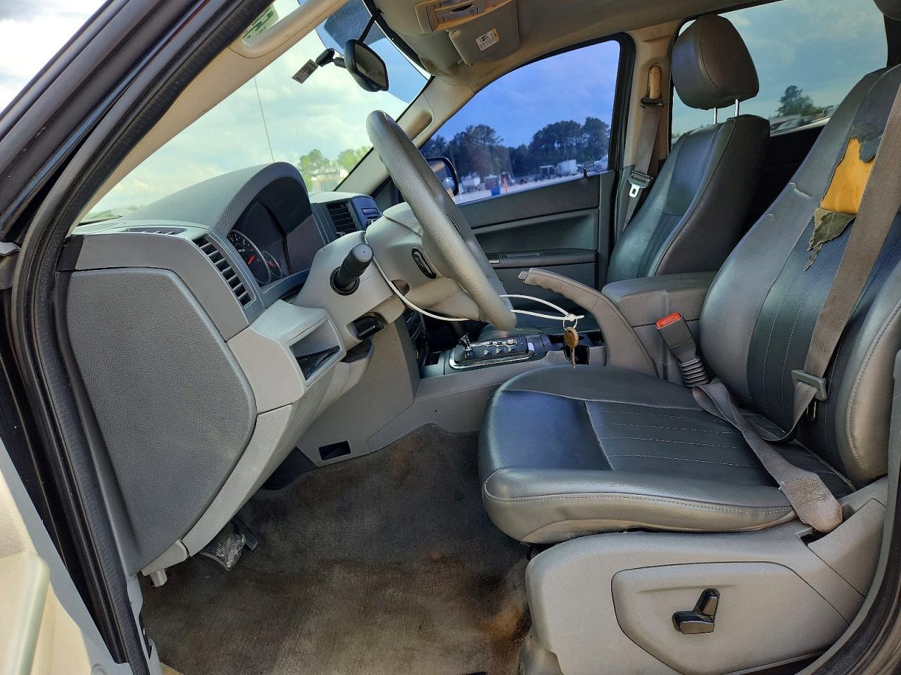 2006 Jeep Grand Cherokee Laredo - Image 7