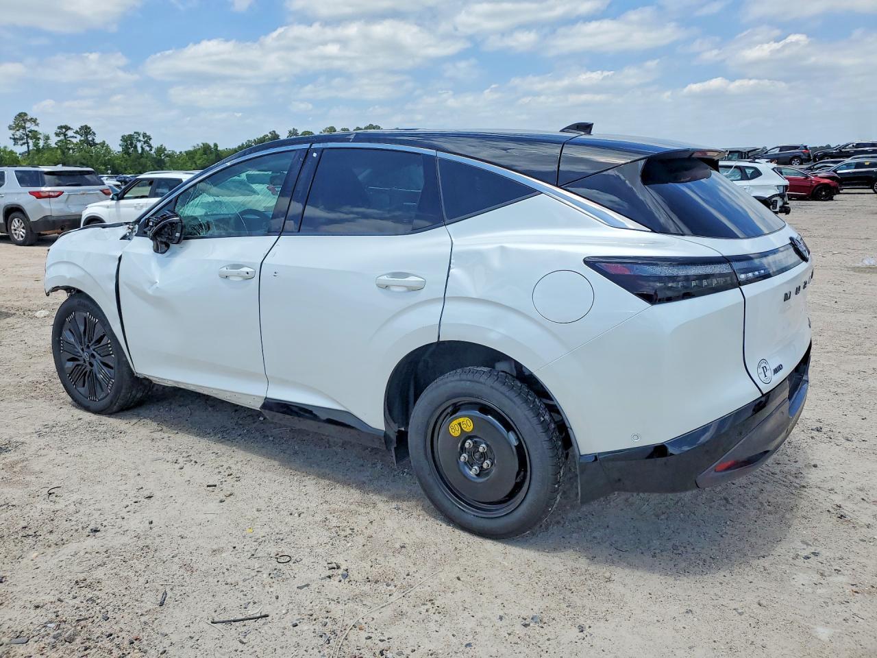 2025 Nissan Murano Platinum - Image 2
