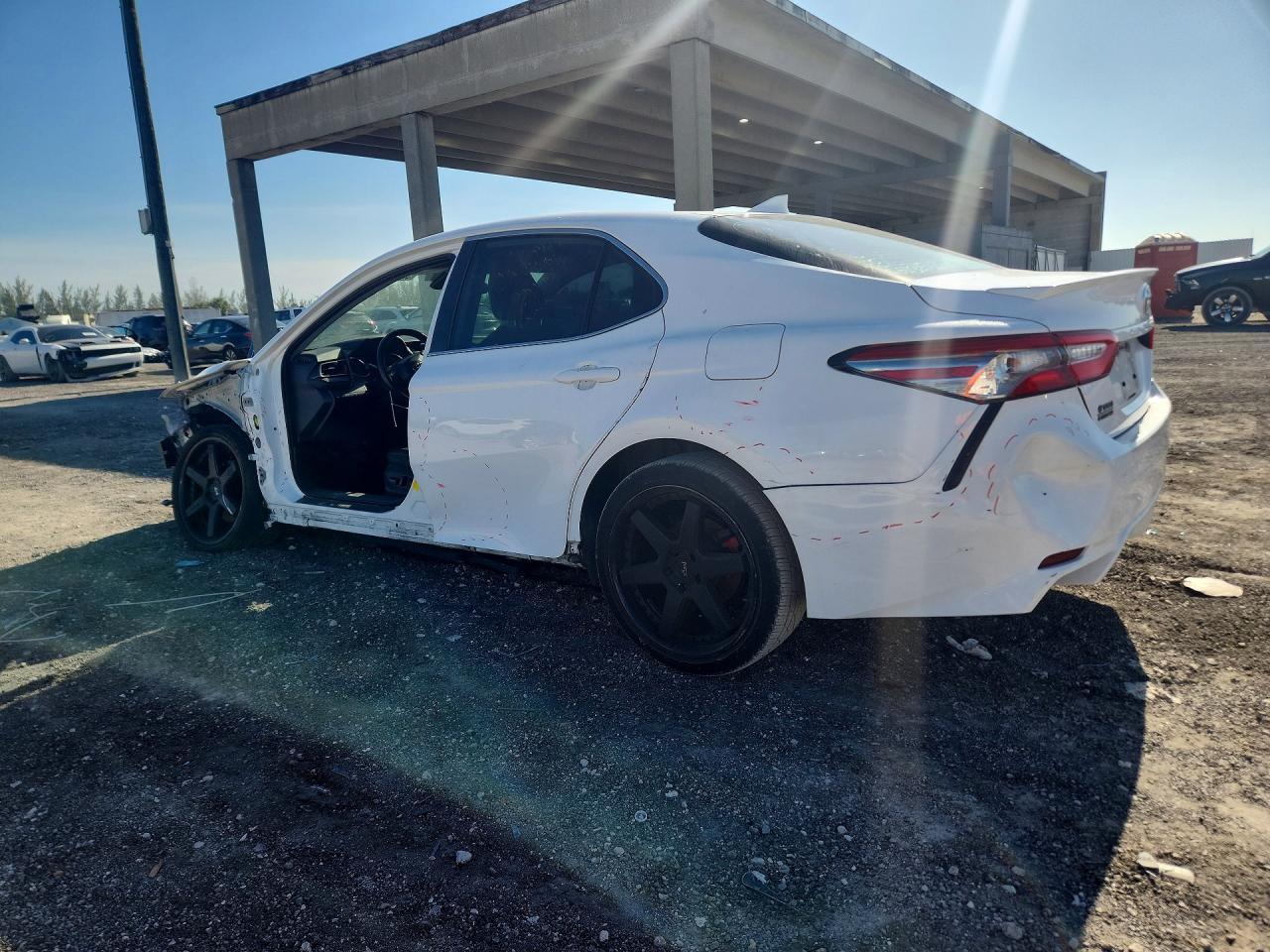 2019 Toyota Camry Se - Image 2