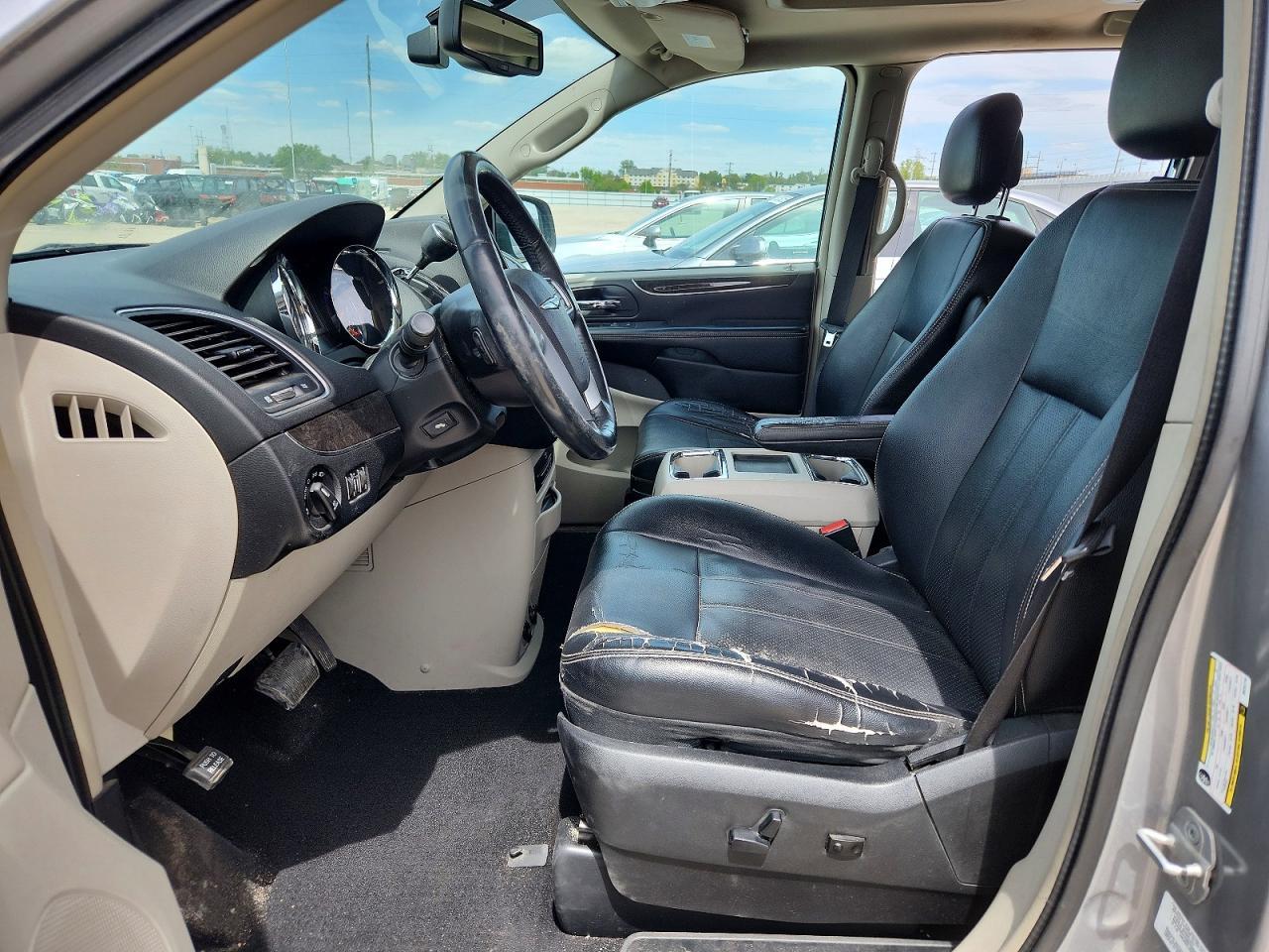 2013 Chrysler Town & Country Touring L - Фото 7