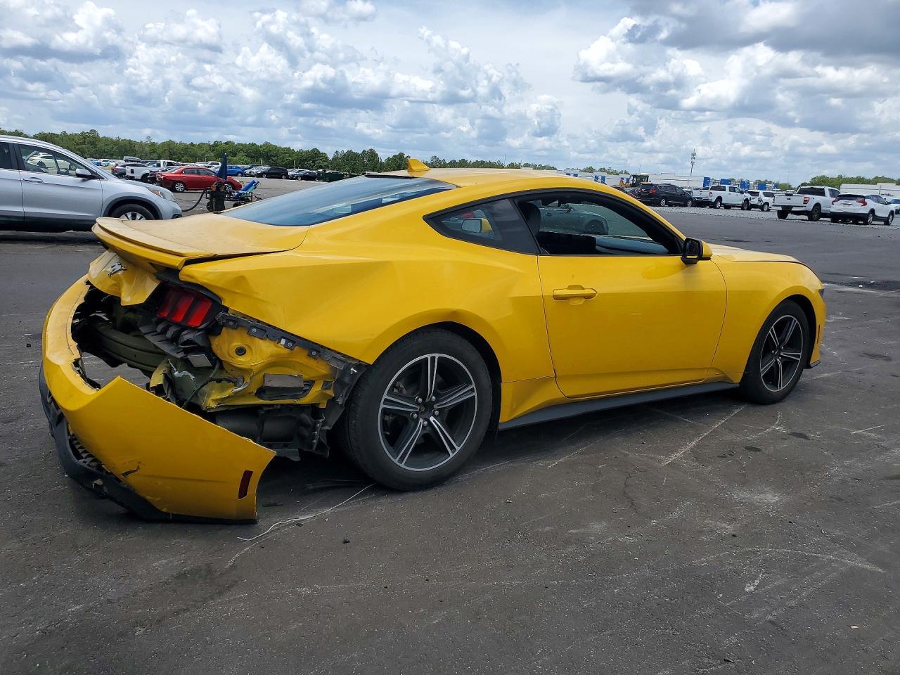 2024 Ford Mustang - Фото 3