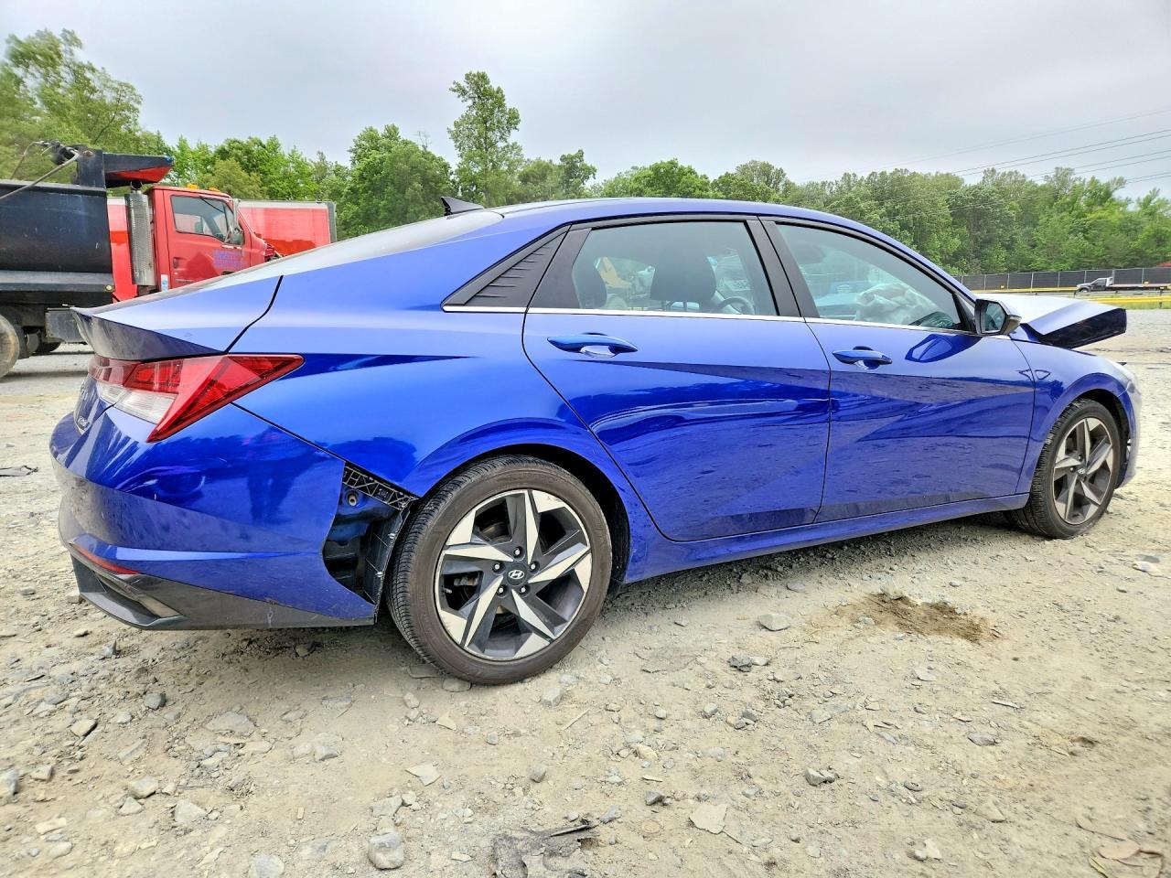 2021 Hyundai Elantra Limited - Image 3